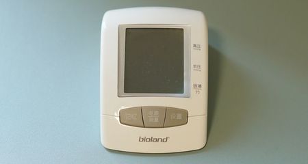 愛與關懷的守護者 愛奧樂臂式血壓計與按摩器，為家人健康保駕護航